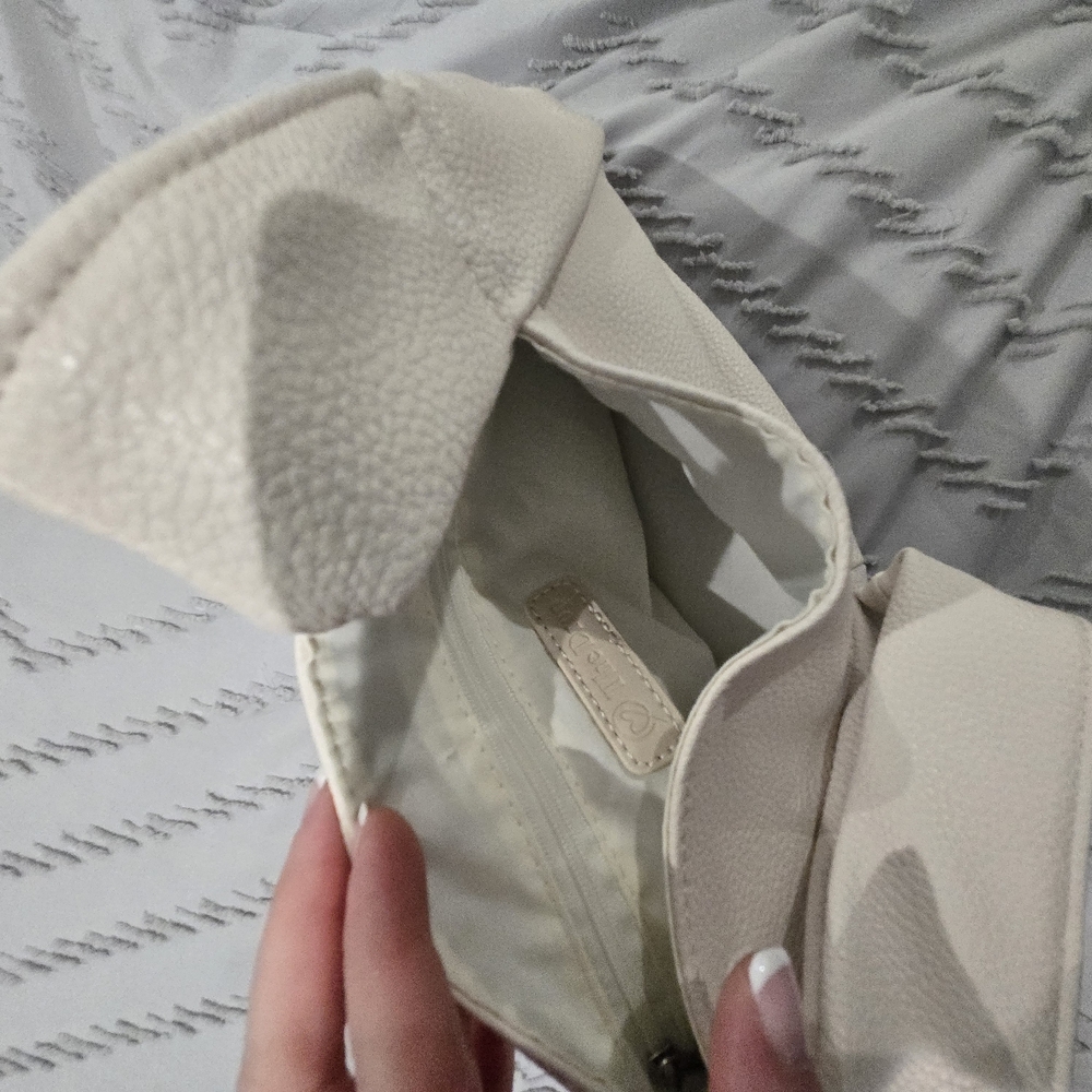 The Drop Elegant Cream Wristlet - Picture 3 of 6